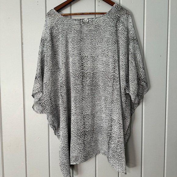 Adrienne  Oversized Top Kaftan V Neck Tunic Animal Print Chiffon Size Large - Picture 9 of 9